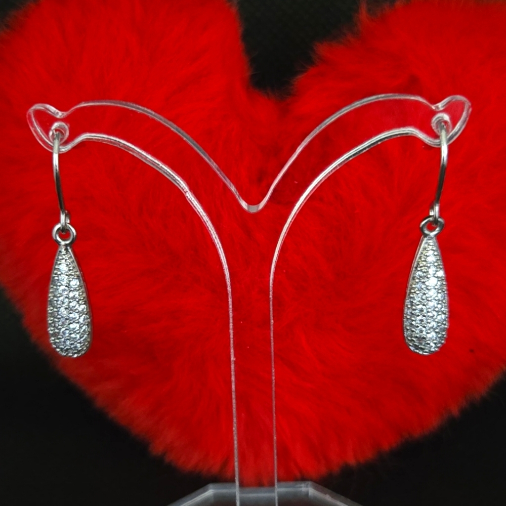 teardrop💧 sparkly drop earrings